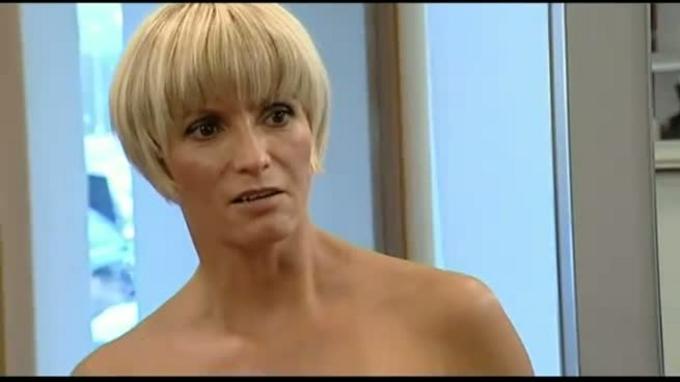 Átváltoztatjuk Kyrát - Báli műköröm 