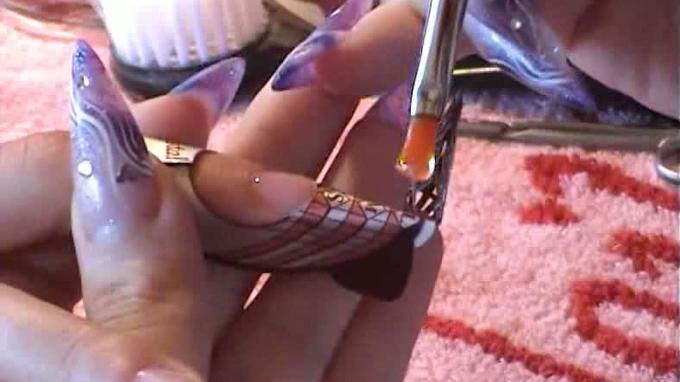 Körömágy hosszabbítás stiletto forma alkalmazásánál