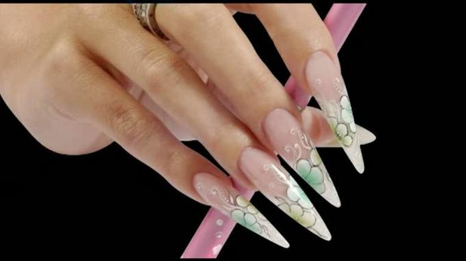 Zselés stiletto brilliant zselés építés 
