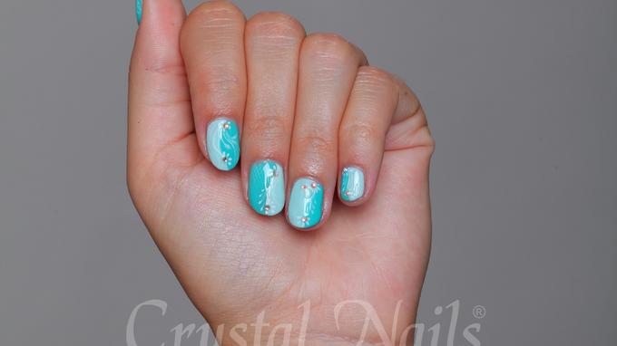 Körömdíszítés NailArt díszítőecsetes CrystaLac-kal