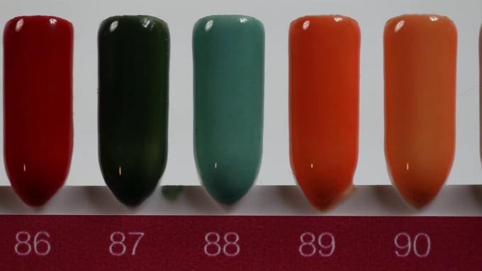 Színes porcelánporok palettán - Crystal Nails