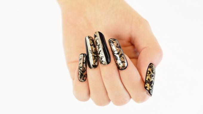 Ünnepi körömdíszítés Royal Gel-lel és ChroMe CrystaLac-al 