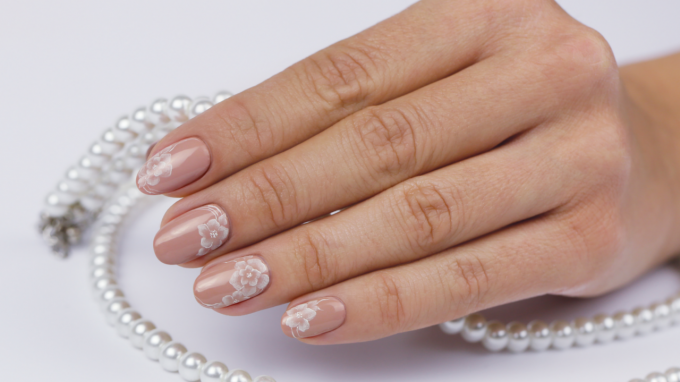 Pink nude CrystaLac alap egy mozdulat virág díszítéssel
