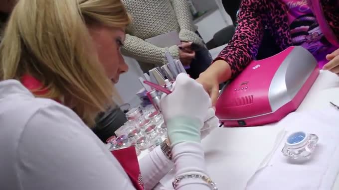 A Crystal Nails hivatalos technikái - műköröm tanfolyam videó 